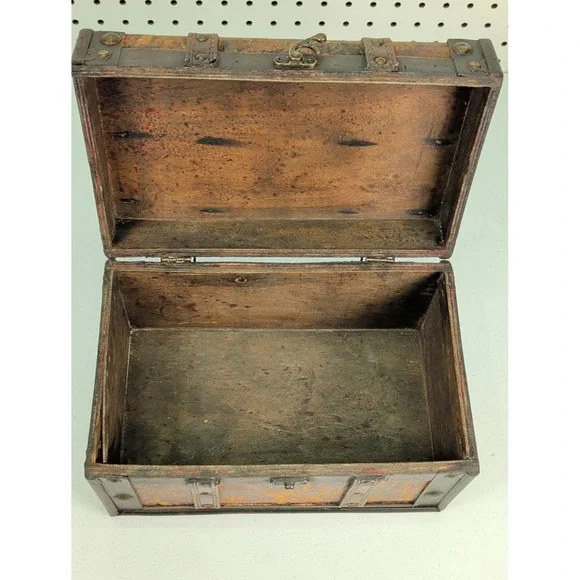 Wood‎ & Faux Leather Treasure Chest Trinket Box Halloween Prop